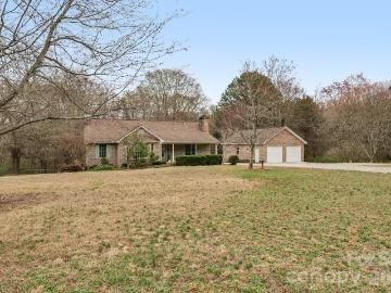3367 Lesslie Highway