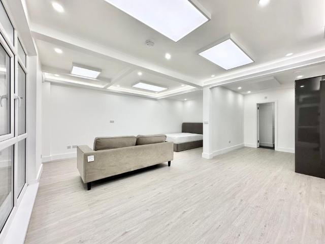 336 Kilburn High Road, London NW6 Studio to rent £1,450 pcm £335 pw