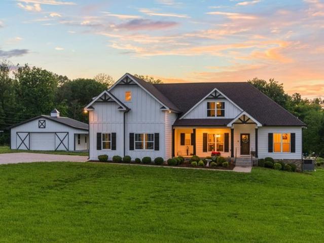 3378 New Hall Rd, Greenbrier, TN 37073