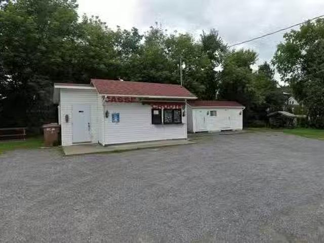 337 Rue Notre Dame, Lanoraie, QC, J0K 1E0 commercial for sal.