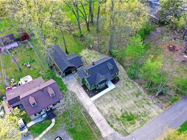 3384 Lakeside Drive