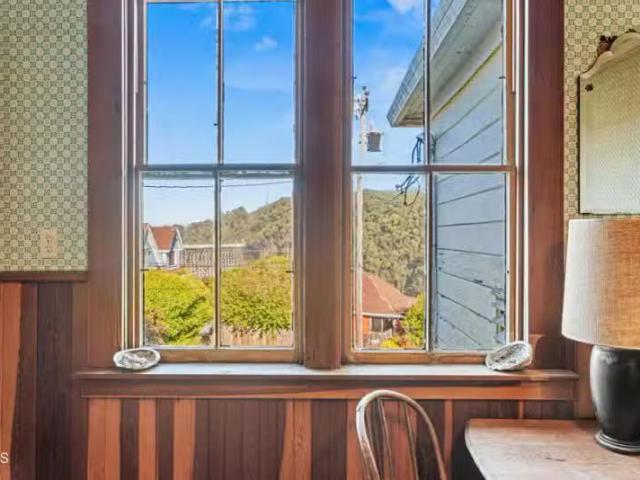 33850 EAST LN, ALBION, CA 95410
