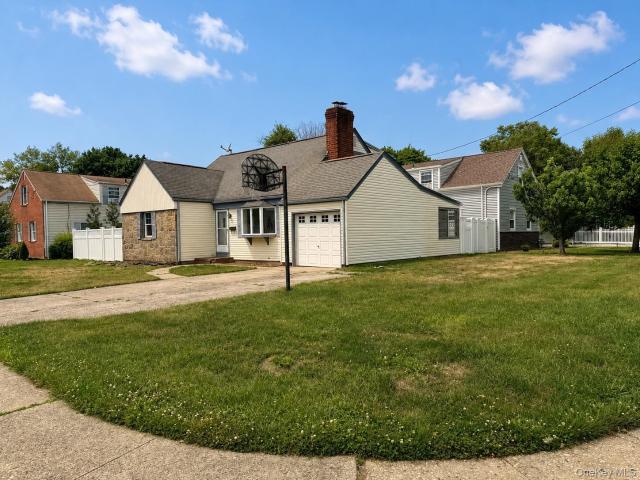 3385 Maplewood Drive S