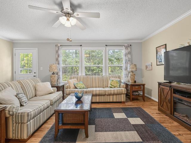 338 Lakeside Crossing Dr