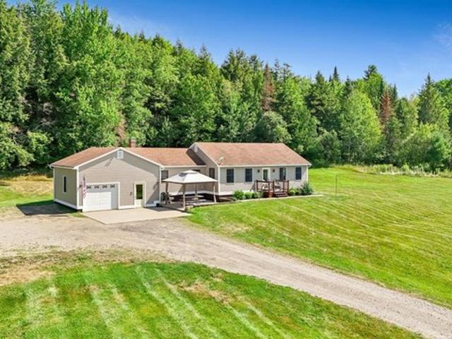 338 Perrault Dr, Newport, VT 05857
