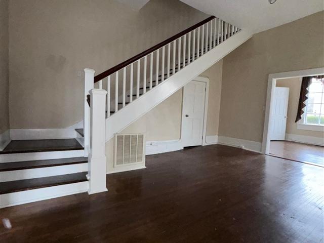 338 W 4th Street
