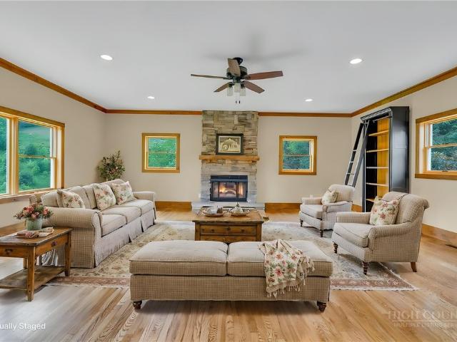 338 Woodbriar Drive