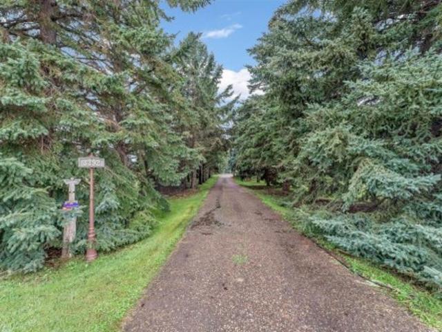 3392 Gershaw Drive Sw, Medicine Hat, AB, T1B 0B2 house for sale | Listing ID A2335 | Royal LePage