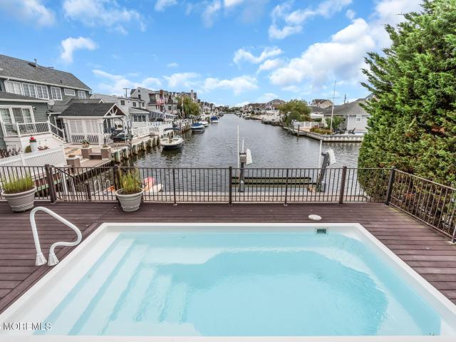339 Bay Lane