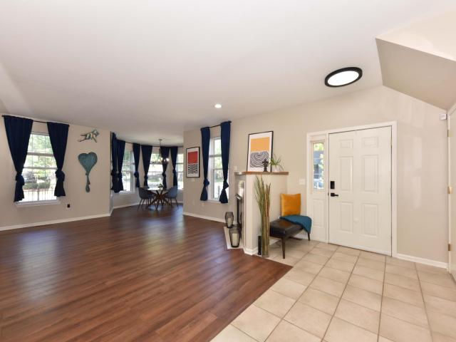 339 W Vine St