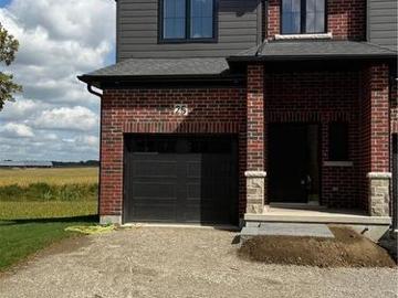 Oxford, Ontario - Patio, Parking, Deck