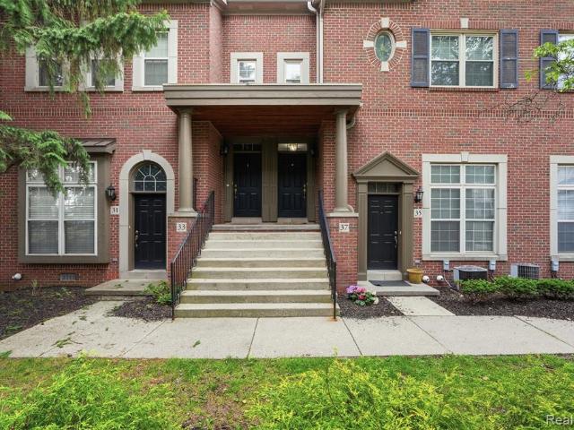 37 W Village Lane