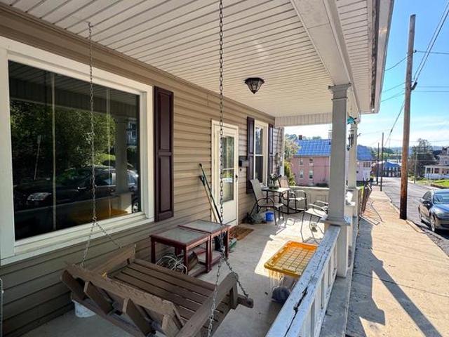 37 W 3Rd St