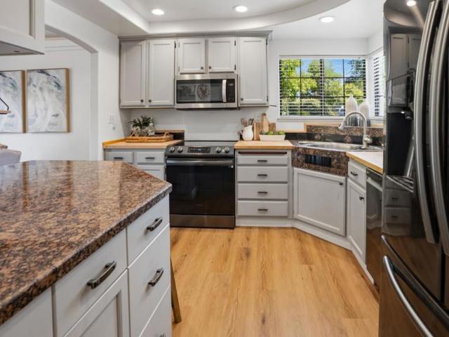37 Winding Way
