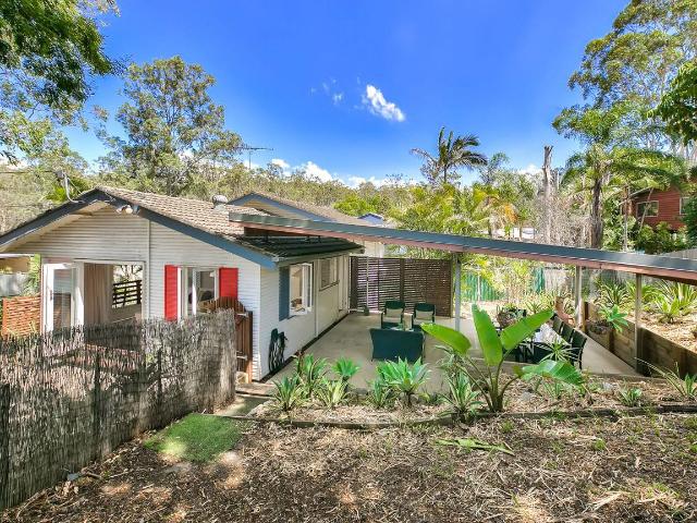 37 Algona Street, HOLLAND PARK WEST, QLD 4121