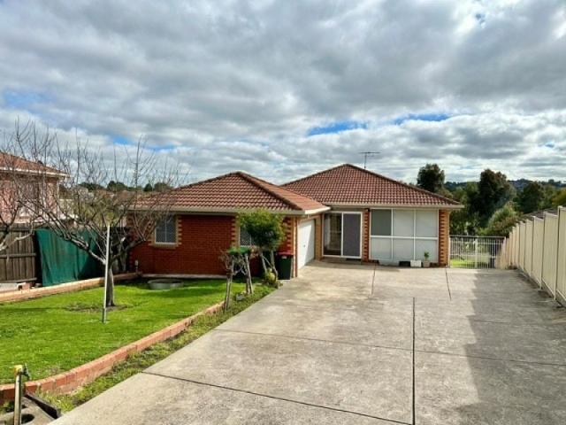 37 Ashleigh Crescent, Meadow Heights