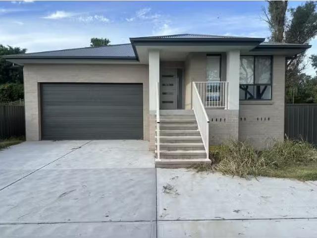 37 Ardersier Drive, SINGLETON House for rent Listed by Kathy.