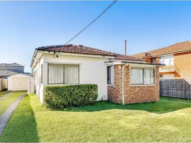37 Carters Lane, Fairy Meadow House for rent Listed by Meekah.