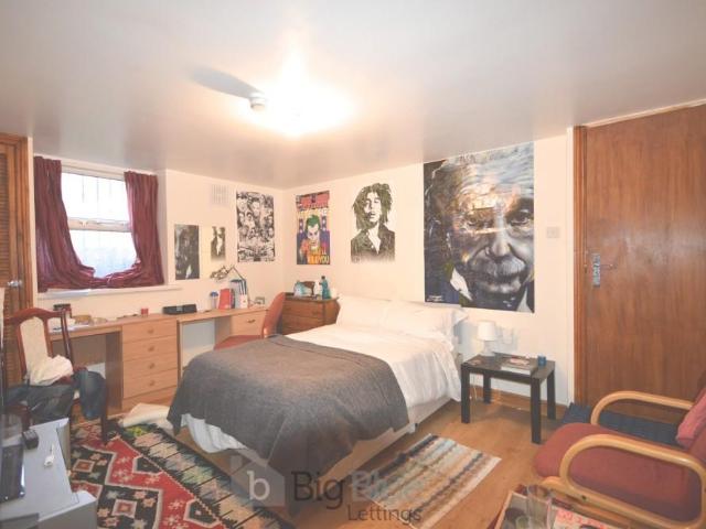 37 Chestnut Avenue, Hyde Park, Leeds LS6 7 bed terraced house to rent £3,943 pcm £910 pw