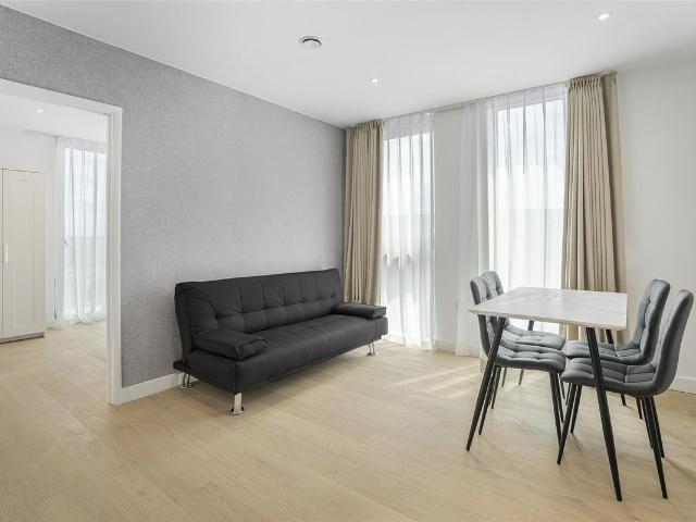 37 Clarendon Road, Watford WD17, 2 bed flat to rent, £1,950 pcm | PrimeLocation