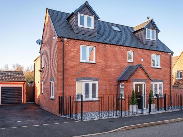 37 Deacons Field, Brewood, Stafford 5 bed detached house to rent £4,950 pcm £1,142 pw