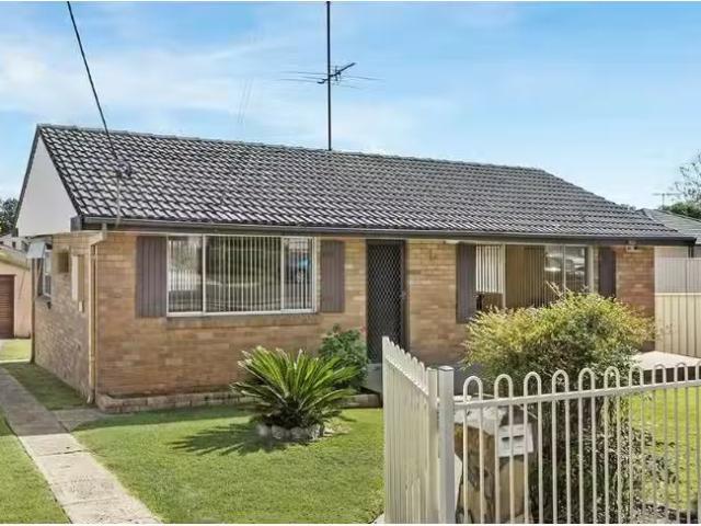 37 Deakin Street, Kurri Kurri House for rent Listed by Julia.