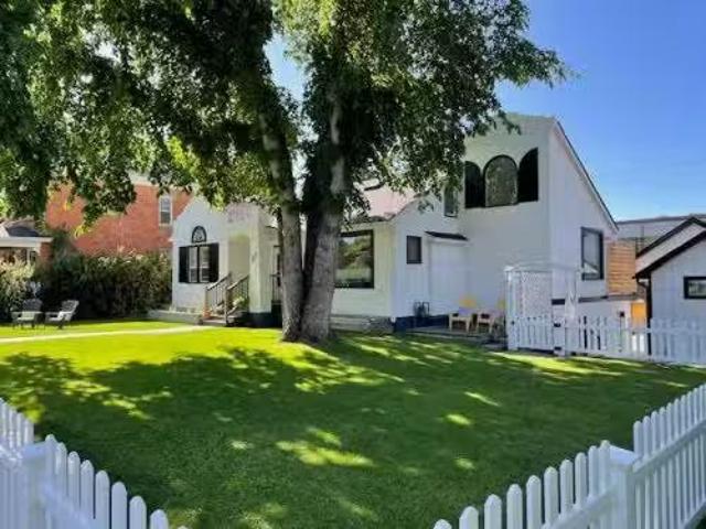 37 Elma Street West, Okotoks, AB, T1S 1J7 house for sale Li.