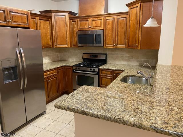 37 Freeman St, 3 beds, 2 full baths