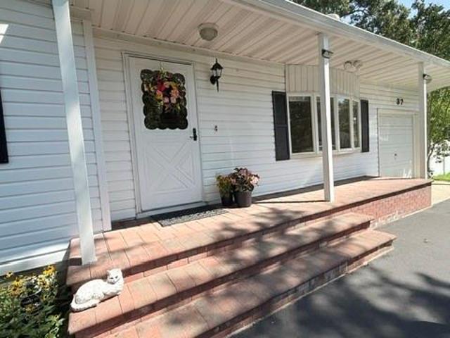 37 Hampton Avenue