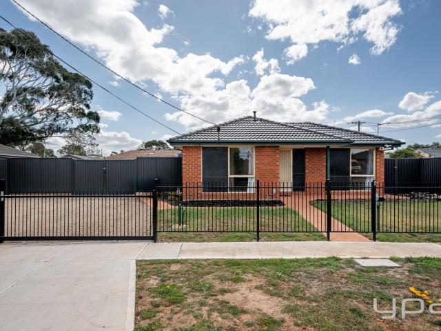 37 Hawkesbury Road, Werribee