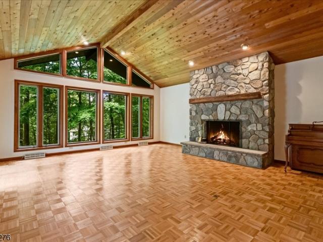 37 Heather Ln