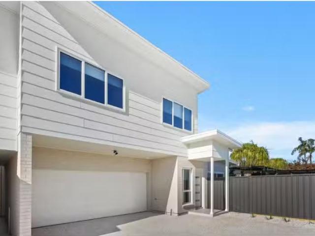 3/7 Hopetoun Street, OAK FLATS House for rent Listed by Sally.