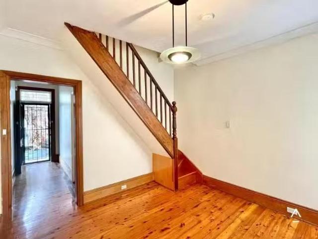 37 Ivy Street, Darlington House for rent Listed by Abi Dallak.