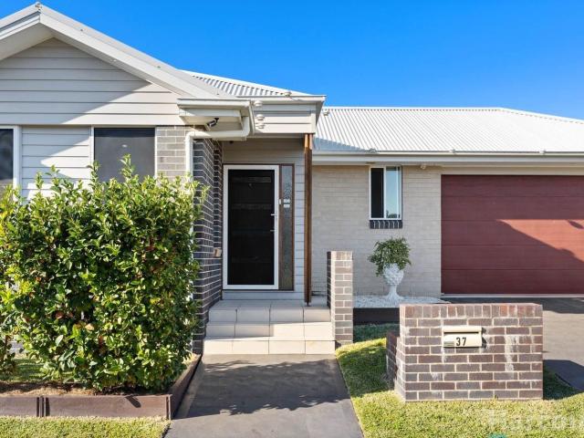 37 John Darling Avenue, Belmont North, NSW 2280