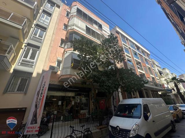 37 Karşıyaka Şemikler'de Arakat Satılık 3+1 Daire
