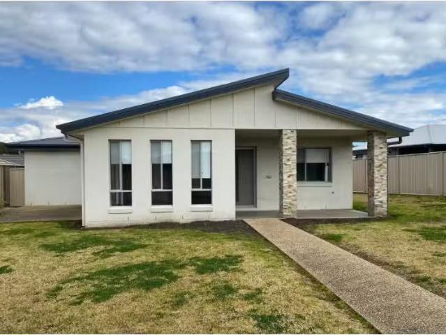 37 Kendall Drive, HAMILTON VALLEY House for rent Listed by Lu.