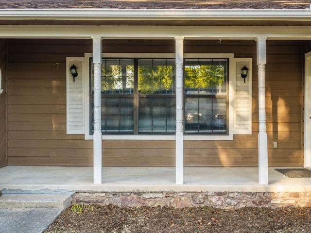 37 Kensington Dr