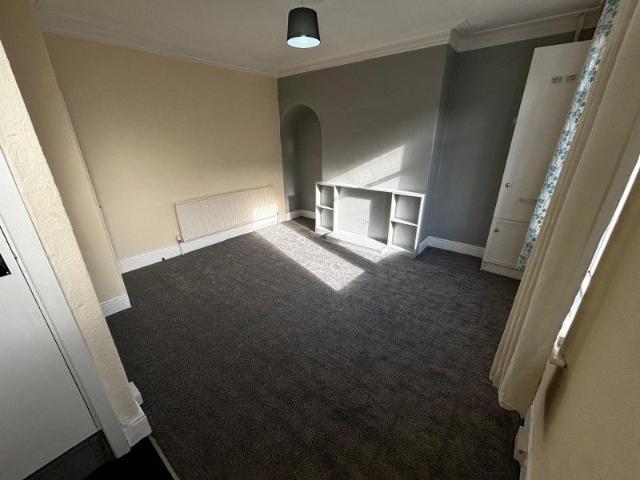 37 Longroyd Grove LS11, 2 bed property to rent, £850 pcm | PrimeLocation