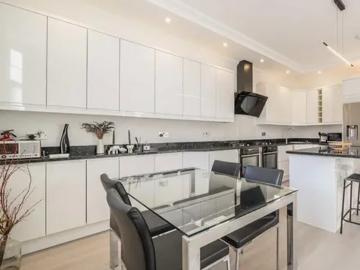 37 Manchester Road, Cubitt Town, London, E14 3BD, United Kingdom | 5 bed house for rent #140398291 | Rentberry