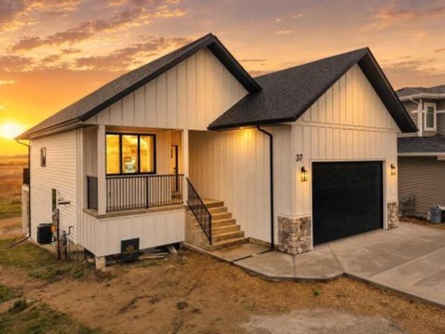 37 Maclean Close, Blackfalds, AB, T4M 0H4 house for sale | Listing ID A2343 | Royal LePage