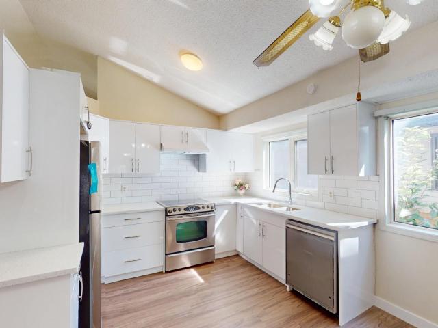 37 Martingrove Way Ne 5 beds House for Rent