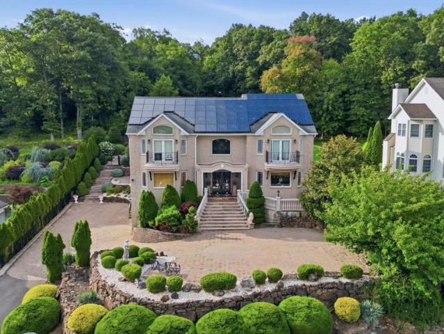 37 Mountainwood Court