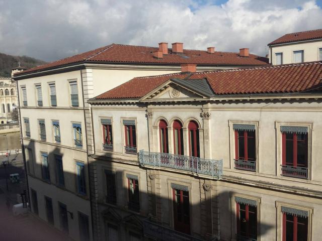 37 Place Bellecour 69002 LYON