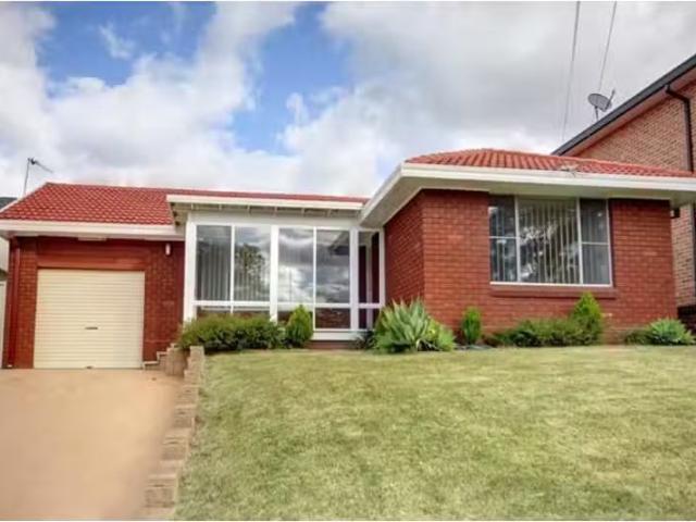 37 Rickard Road, UNANDERRA House for rent Listed by The Leasi.