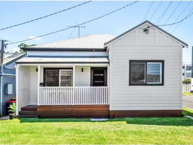 37 Robert Street, WICKHAM House for rent Listed by Alicia Rei.