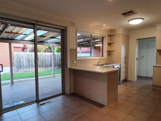 37 Roberts Avenue Mulgrave, VIC 3170