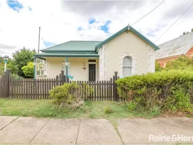 37 Rocket Street, BATHURST House for rent Listed by Rental In.