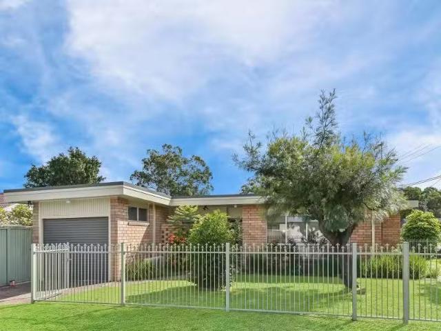 37 Springwood Street, Ettalong Beach House for rent Listed by.