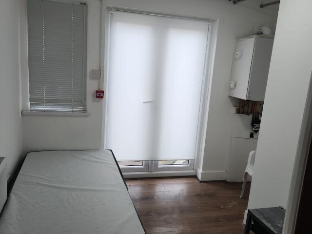 37c Norfolk Road Ilford IG3 8LQ Century 21 United Kingdom