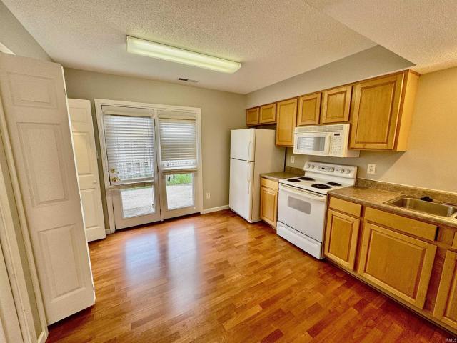 3404 S Oaklawn Circle